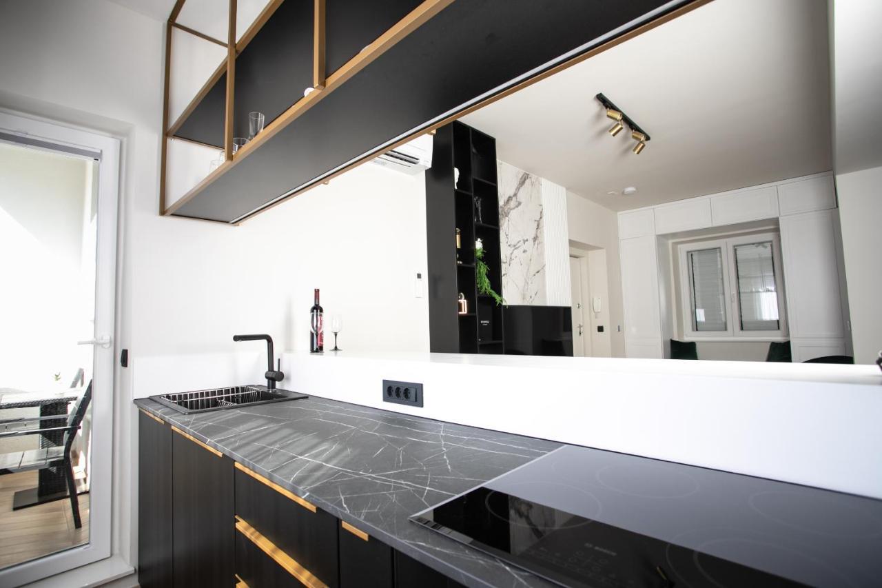 Prestigious Downtown Apartment Сплит Екстериор снимка